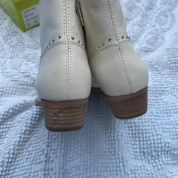 Gianni Bini Brycin Size 8 White Western Leather Studded Booties Boots - Picture 5 of 8